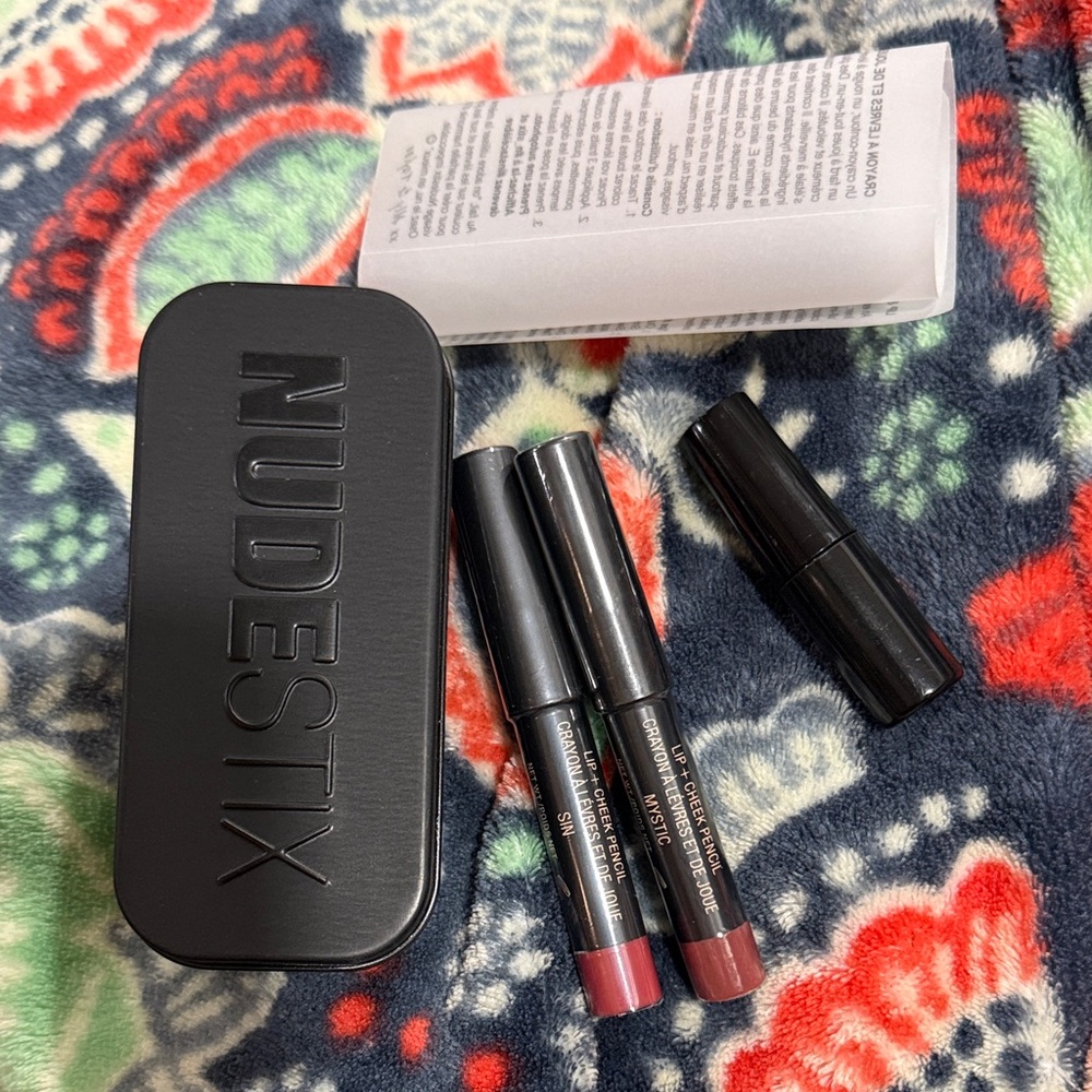 NUDESTIX Lip and Cheek Pencil Duo - Rose and Berry